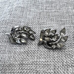 Vintage Crown Trifari Rhinestone Leaf Clip-On‎ Earrings Signed Designer Jewelry